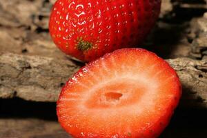 fraise fraîche se bouchent avec des tranches photo