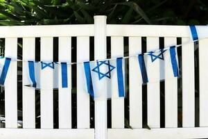 le drapeau bleu et blanc d'israël avec l'étoile à six branches de david. photo