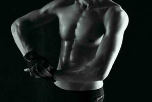 Masculin athlète avec une pompé en haut corps faire des exercices exercice motivation photo