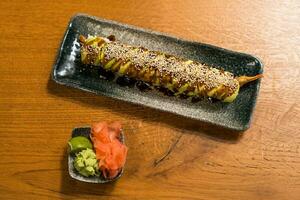 Japonais nourriture fermer. Sushi rouleau. photo