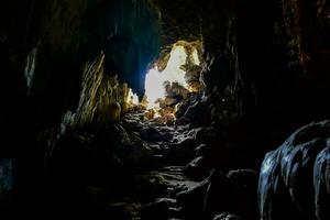 à l'intérieur une la grotte photo