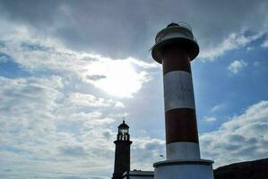 une rouge et blanc phare photo