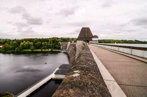 barrage dans le montagnes photo