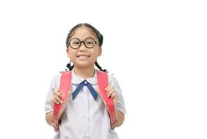mignonne asiatique étudiant sourire et porter école sac photo