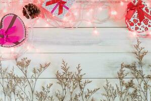 Noël lumières avec cadeau boîte et sec fleur photo