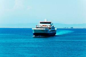 traversier bateau dans mer photo