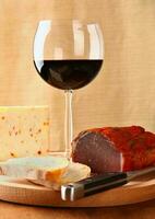 rouge du vin avec italien fromage et capocollo photo