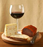 rouge du vin avec italien fromage et capocollo photo