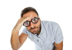 homme avec une surpris expression et épais des lunettes photo