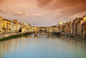 ponte Vecchio à coucher de soleil, Florence, Italie photo