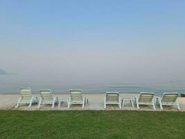 été plage vacances. plage chaises sur le sable plage photo