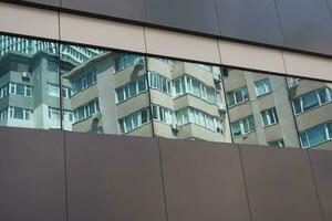 détail à court de bâtiments de la ville moderne de singapour. photo