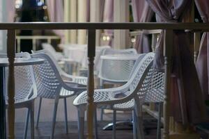 vide été café, non gens dans restaurant patio photo