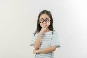 content peu fille, isolé sur blanc photo