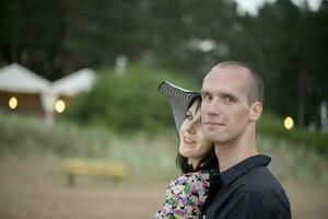 romantique Jeune couple dans l'amour sur le plage photo