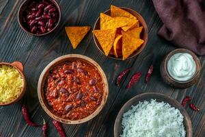 bol de chili con carne avec les ingrédients photo