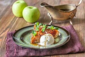 portion de tarte tatin photo