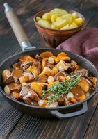 boeuf bourguignon - ragoût de boeuf français photo