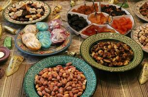 Oriental bonbons et des sucreries sont vendu à une bazar dans Israël. photo