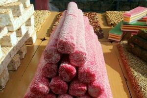 Oriental bonbons et des sucreries sont vendu à une bazar dans Israël. photo