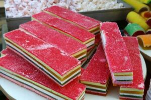 Oriental bonbons et des sucreries sont vendu à une bazar dans Israël. photo