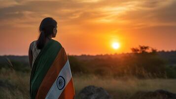 femme en portant Indien drapeau et à la recherche à coucher de soleil, génératif ai photo