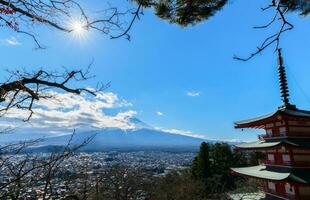 mt. Fuji avec chureito pagode dans l'automne photo