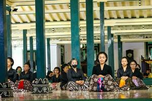 Yogyakarta, Indonésie sur octobre 2022. abdi dalem mataya, courtisans de le yogyakarta palais qui sont danseurs. t photo