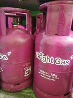 tégal, mai 2023. 12 kg lpg gaz cylindre ou liquide pétrole gaz produit par pertamina. photo