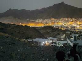 Mecque, saoudien Saoudite, avril 2023 - magnifique vue de makkah ville de jabal non Montagne dans la Mecque. le historique la grotte hara est situé sur le Haut de jabal non. photo