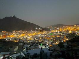 Mecque, saoudien Saoudite, avril 2023 - magnifique vue de makkah ville de jabal non Montagne dans la Mecque. le historique la grotte hara est situé sur le Haut de jabal non. photo