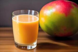 verre de Frais mangue jus sur en bois tableau, fermer. en bonne santé nourriture concept. génératif ai photo