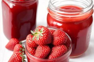 fraise confiture dans une verre pot avec Frais des fraises, fermer. en bonne santé nourriture concept. génératif ai photo