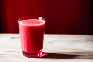 Frais fraise smoothie dans une verre sur une en bois tableau., fermer. en bonne santé nourriture concept. génératif ai photo