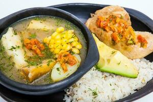 traditionnel colombien soupe de le Région de valle del Cauca appelé sancocho photo