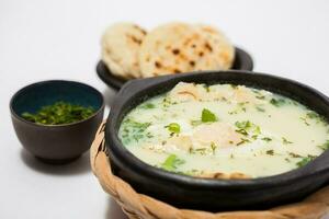 traditionnel colombien poché Oeuf soupe appelé changua photo