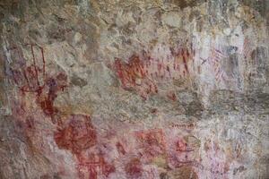 préhistorique peintures sur Roche connu comme pétroglyphes dans Colombie photo