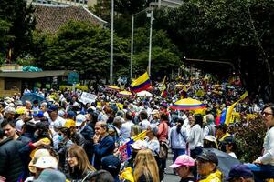 Bogota, Colombie, 2022. paisible manifestation marches dans Bogota Colombie contre le gouvernement de gustave petro. photo