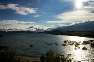 vue de le le plus gros artificiel Lac dans Colombie appelé calima Lac situé sur le montagnes de darien à le Région de valle del Cauca photo