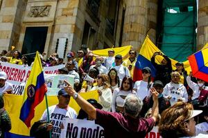 Bogota, Colombie, 2022. paisible manifestation marches dans Bogota Colombie contre le gouvernement de gustave petro. photo