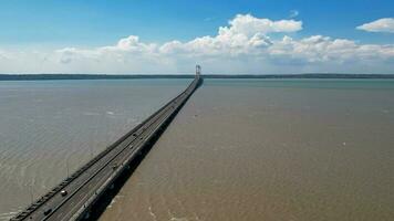 aérien vue de suramadu pont de liaison îles Java et madura dans est Java. est Java, Indonésie, août 28, 2022 photo