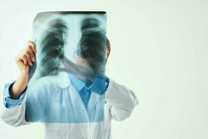 femelle médecin vikhavati radiographie spécialiste hôpital photo