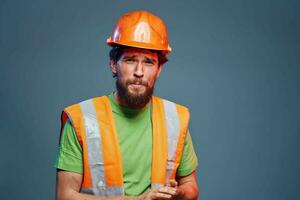 tondu vue de barbu homme dans travail uniforme construction ingénieur photo