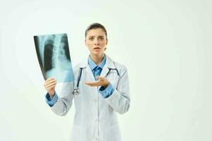 femelle médecin hôpital radiographie santé examen photo