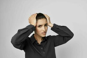 femme migraine stress négatif isolé Contexte photo