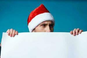 émotif homme dans une Noël blanc maquette affiche isolé Contexte photo