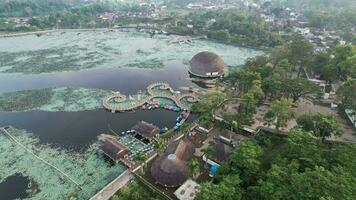 aérien vue de situé bagendit est une célèbre touristique place dans garut avec Montagne voir. garut, Indonésie, mai 19, 2022 photo