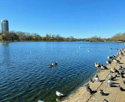 une vue de le serpentin dans Londres photo