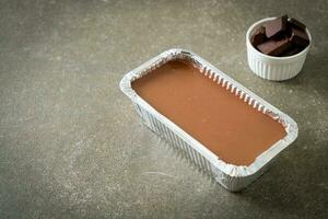 gâteau au chocolat avec ganache moelleuse photo