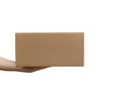 livraison papier carton des boites dans femme main isolé photo